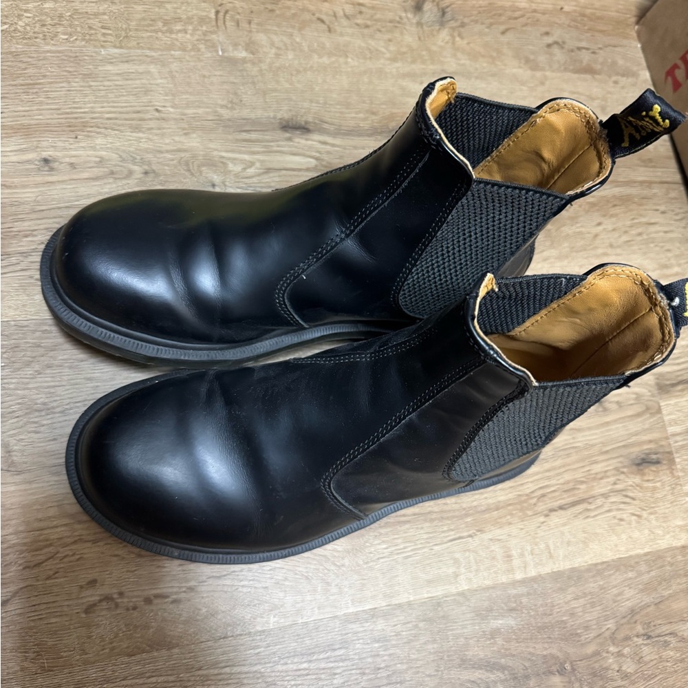 Dr. Martens 2976 Chelsea Boots